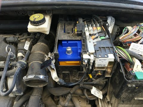 Видео: Как снять аккумулятор на Пежо 308, 408 и Ситроен, замена АКБ