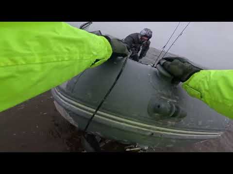Видео: Слип ПВХ лодки в непогоду