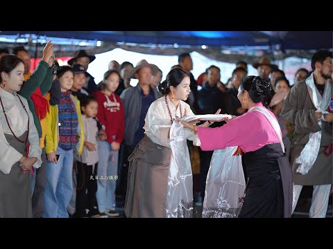 Видео: Yongji, Zhuorechamu Team Tibetan Tance на свадебной церемонии Wujiamo