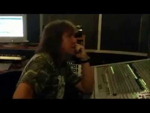 Видео: ЗАПИСЬ ПЕСНИ НА СТУДИИ | Бои без правил