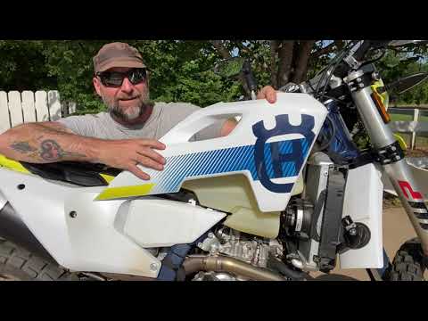 Видео: Бак IMS 4,5 галлона — установка на Husqvarna FE501s 2024 года