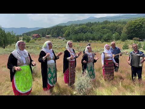 Видео: Атемо девойко Атемо мори излезни вънка на двори