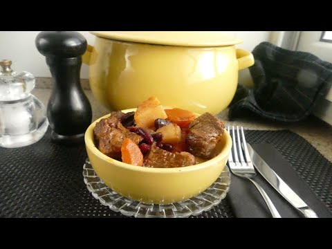 Видео: Домашнее жаркое из говядины с картошкой в горшочке! Вкусное и сытное блюдо для большой компании!