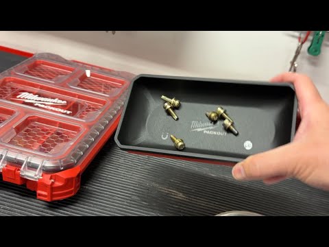 Видео: Магнитный лоток Milwaukee Packout 48-22-8071