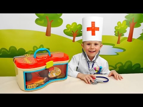Видео: Даник играет в Доктора - Интересное видео для детей с докторским набором Battat. For Kids Children