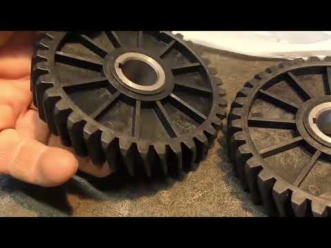 Видео: Часть 3. На одном нет компрессии, в другом-масло,а больше цилиндров нет. Сильный грохот в двигателе