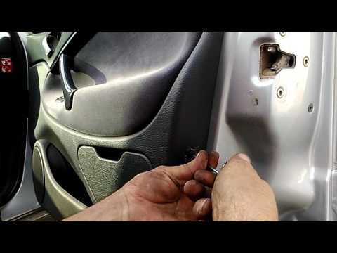 Видео: Снять карту двери пассажира ситроен с5 2004 2008