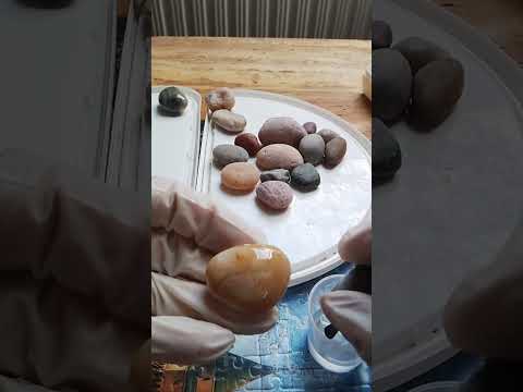Видео: Обработка поверхности камня. Эпоксидка. Часть 1.