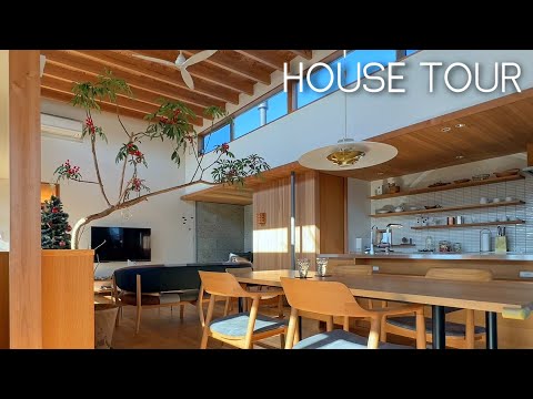 Видео: Дом в японском стиле с видом на небо из высоких окон
