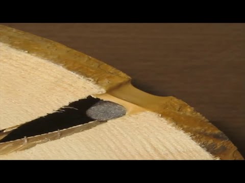 Видео: Заделка трещин в бревнах. Технология использования герметика для трещин в бревнах.