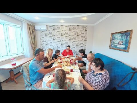 Видео: Всей толпой приехали на день рождения к родителям.