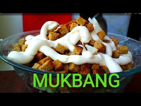 Видео: МУКБАНГ САЛАТ ИЗ СУХАРИКОВ | MUKBANG SALAD with corn and crackers