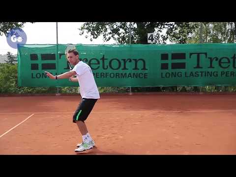 Видео: Работа ног в теннисе. Часть 5: "Подход к мячу: движение косо вперед"