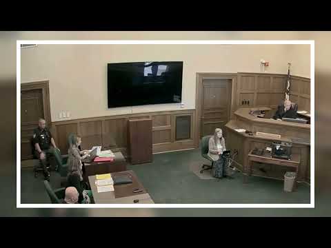 Видео: Зал суда ахнул, когда судья раскрыл тайное криминальное прошлое подсудимого!