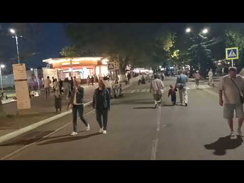 Видео: Анапа. Вечерняя улица Горького. 14 сентября 2025. 19.00