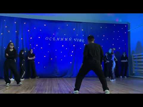 Видео: ФЛЕШМОБ~танец на осенний праздник #флешмоб #танцы #осень