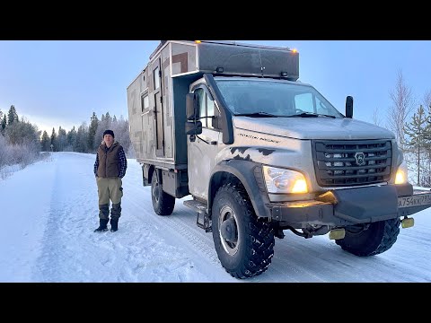 Видео: Полярное сияние и снег в доме