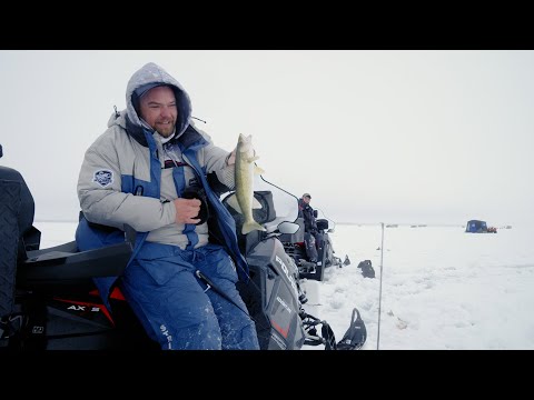 Видео: Подледная рыбалка на озере Девилз, размер судака - Подробности на природе, ТВ, сезон 17, серия 12