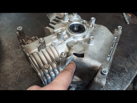 Видео: Ремонт пробитого корпуса двигателя от мотоблока!!!