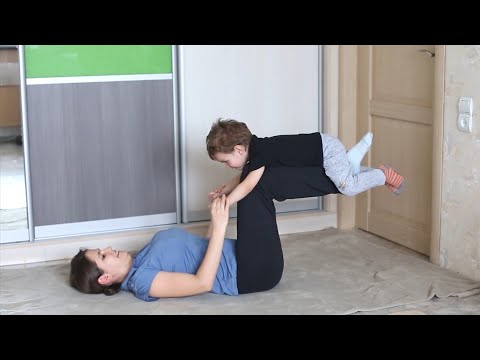 Видео: Гимнастика для мамы вместе с малышом