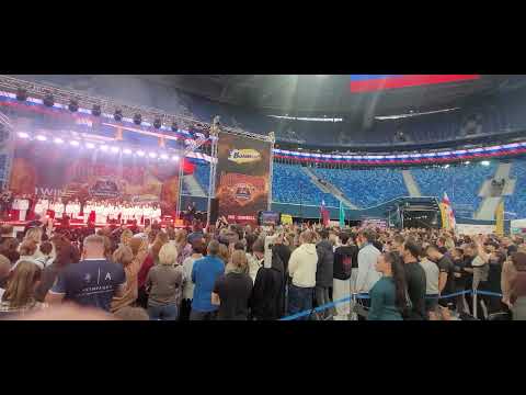 Видео: Гимн РФ, поют *голосята 