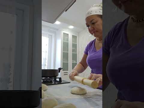 Видео: Шелпеки и баурсаки руками прекрасной казашки! Часть 2.  В конце ТРЭШ от Мурата 🤦‍♀️🤷‍♀️