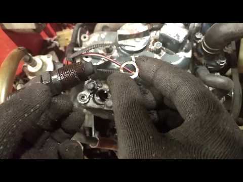 Видео: Снимаем ТНВД и форсунки с Kubota Z430. We remove fuel injection pumps and injectors with Kubota Z430