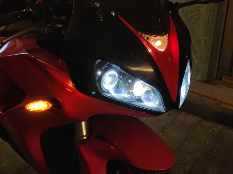 Видео: Установка 4 светодиодных линз на мотоцикл Honda cbr1000rr