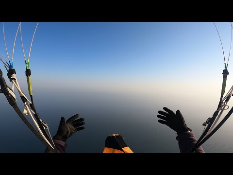 Видео: Крым. Ласпи. Сквозь облака на закате. Посадка на эстакаду.