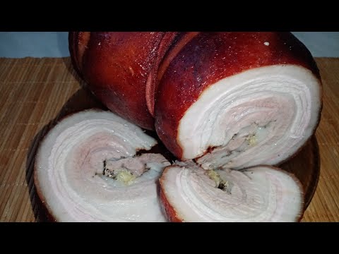 Видео: Свиной рулет в луковой шелухе. Рулет из свиной пашины. Очень вкусно и очень просто!