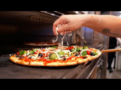 Видео: Американская еда - Лучший томатный пирог в Нью-Джерси!