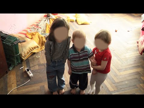 Видео: У коломиянки вилучають маленьких дітей