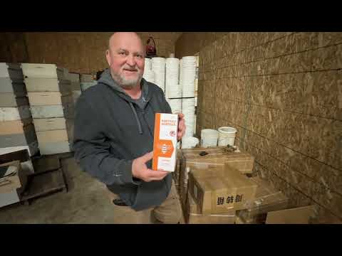 Видео: Экскурсия у лучшего пчеловода Америки - visit best beekeeper of the United States.