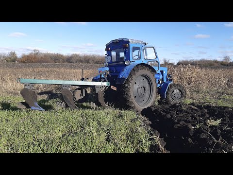 Видео: Трактор Т-40АМ Плуг ПЛН 3-35 (Глибина оранки в полі по ячменю з трьома корпусами)