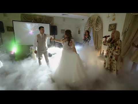 Видео: Романтичный танец жениха и невесты под живое исполнение. Поющая ведущая Инесса Лонян.