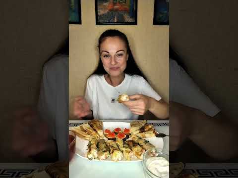 Видео: Мукбанг🥞Блинчики с икрой и крабовыми палочками 🦀 Вас уже 1000☺️😘💗💥💫 немного о хейтерах.