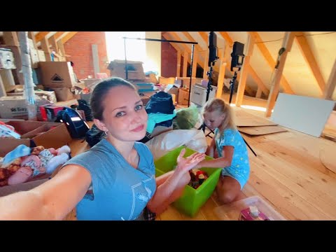 Видео: ВЛОГ Едем в город ЗАКАЗЫВАТЬ СНИЛС для АЛИСЫ! Купила новую зубную щетку! Алиса затащила на чердак!