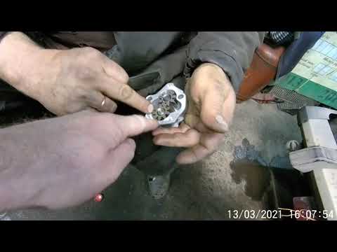 Видео: ЗАМЕНА МАСЛО НАСОСА ВАЗ 2101-07 СССР# ПРИТИРКА КЛАПАНА МАСЛЯНОГО НАСОСА#НЕТ ДАВЛЕНИЯ МАСЛА