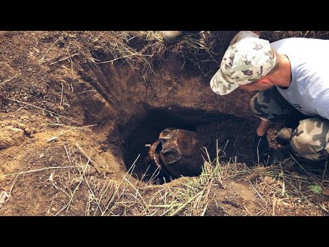 Видео: МЫ В ШОКЕ! ДОСТАЁМ СБРОС МЕТАЛЛА ИЗ ЯМЫ! ВПЕРВЫЕ НАХОДИМ ТАКОЕ…Коп металлолома 2021