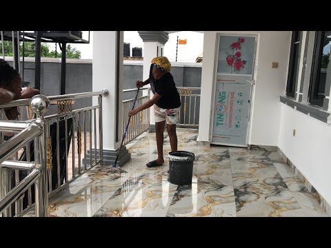 Видео: Стоимость генеральной уборки в этом доме от начала до конца в Бенин-Сити составляет такую ​​сумму.