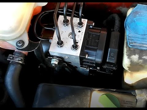 Видео: Audi A4 b5 Замена модуля ABS  АБС   Двигатель 1.6