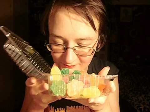 Видео: полуночное шуршание с мармеладом