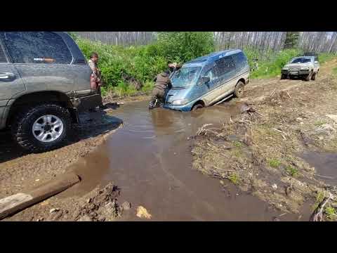 Видео: Mitsubishi Delica удивляет (локдаун в тайге) смыло мосты