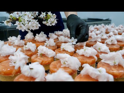 Видео: На муссовом торте расцвели цветы. Персиковый муссовый торт с вишневым цветом - корейская уличная еда