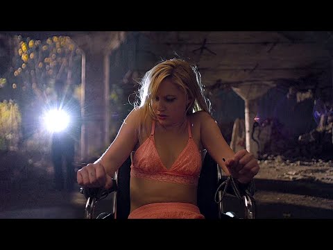 Видео: Девушка переспала с парнем, и её начало преследовать ОНО [ТРЕШ ОБЗОР]