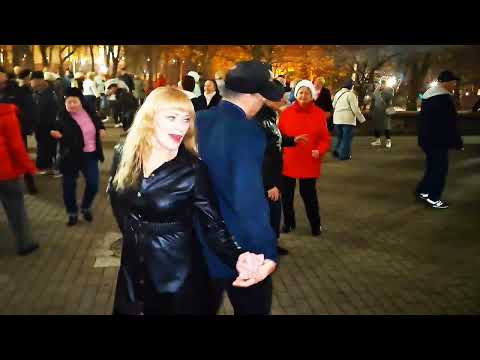 Видео: 9.11.25г... "Неуправляемая Львица"... 🦁... звучит на Танцполе в Гомельском парке... 