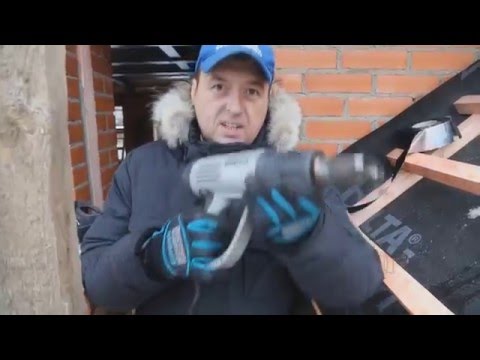 Видео: Монтаж керамической черепицы BRAAS (Часть 4) Как лучше утеплить крышу. Защита дымохода от влаги.