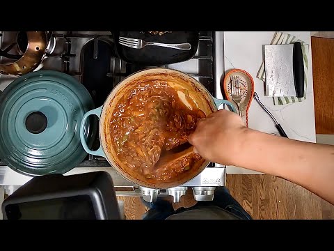 Видео: Ropa Vieja/Carne Desmechada (кубинская/колумбийская говядина, измельченная) | Кулинарное шоу Кенджи