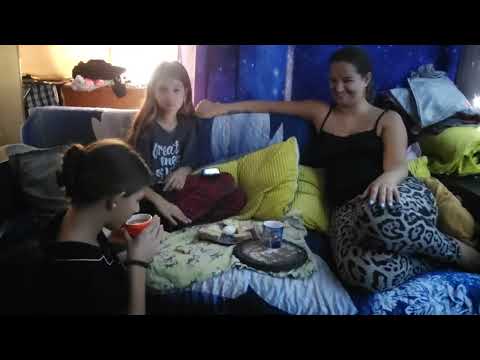 Видео: Болтаем / Смотрим фото девочек / Chatting / Looking at photos 