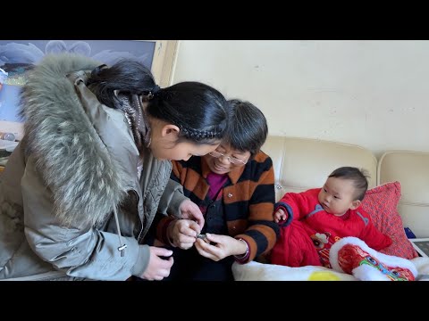 Видео: До первого дня рождения Йике осталось два дня, мама готовится к дню рождения.